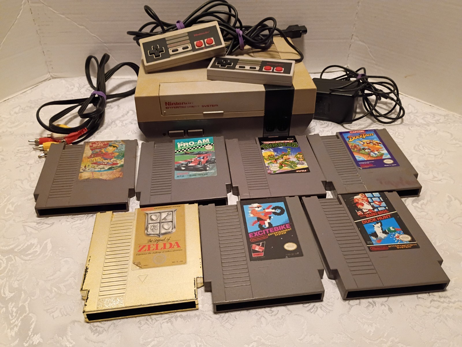 Nintendo NES Console System Bundle 7 Games