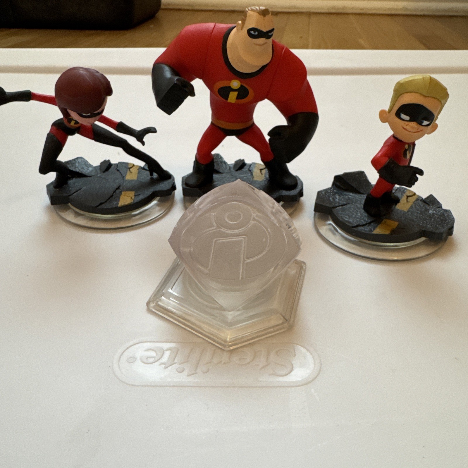 Disney Infinity 1.0 Bundle Xbox 360 Game, Base, Figures, Play Sets & Power Discs