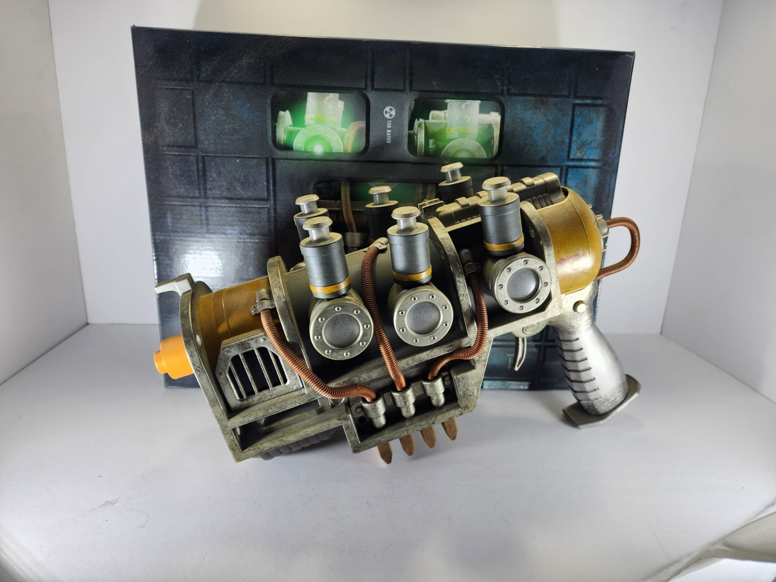 Fallout Replica Plasma Pistol Chronicle Collectibles Thinkgeek cosplay