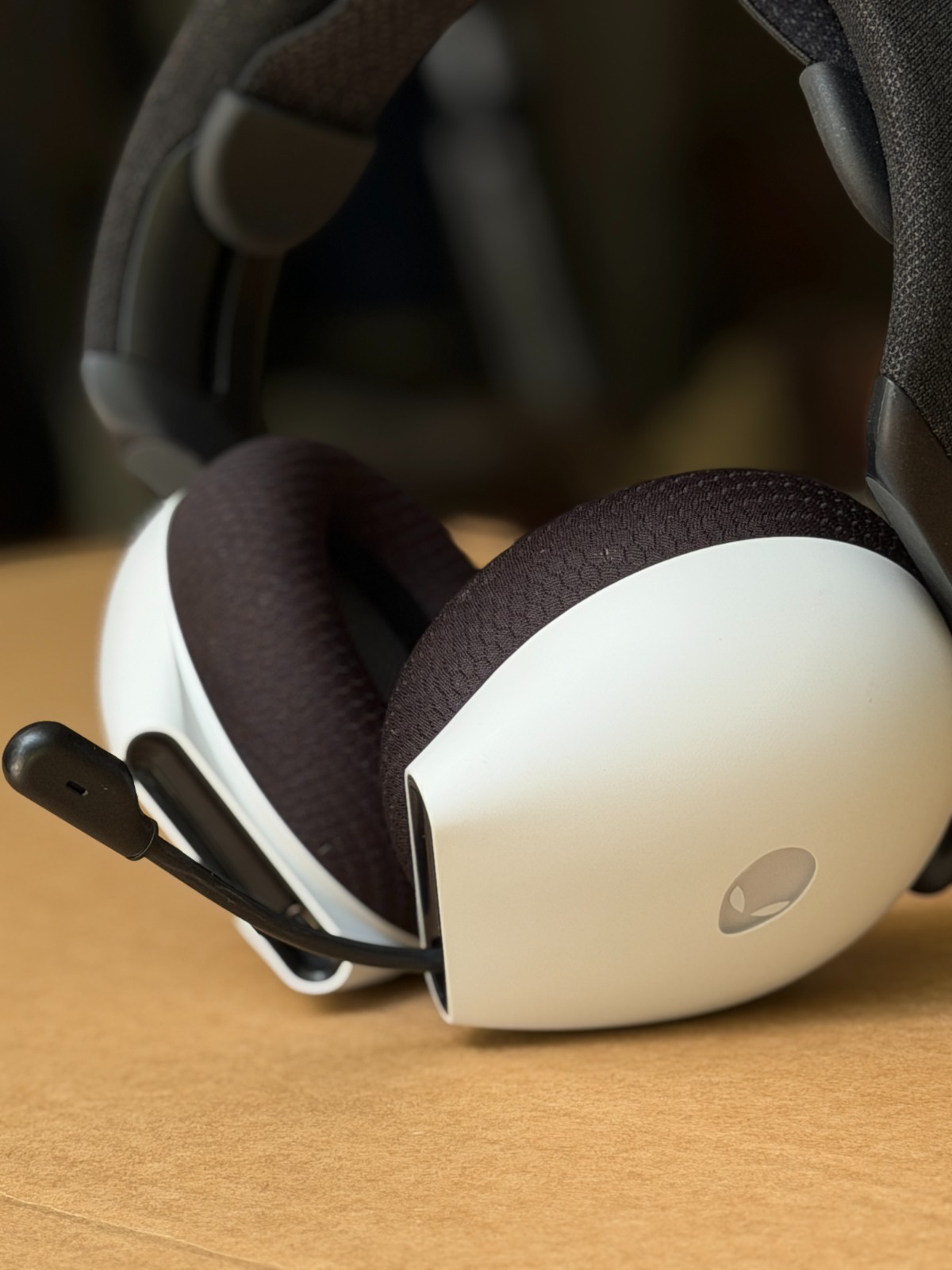 Alienware Tri-Mode Wireless Gaming Headset AW725H – Wired/Wireless, Bluetooth 5.