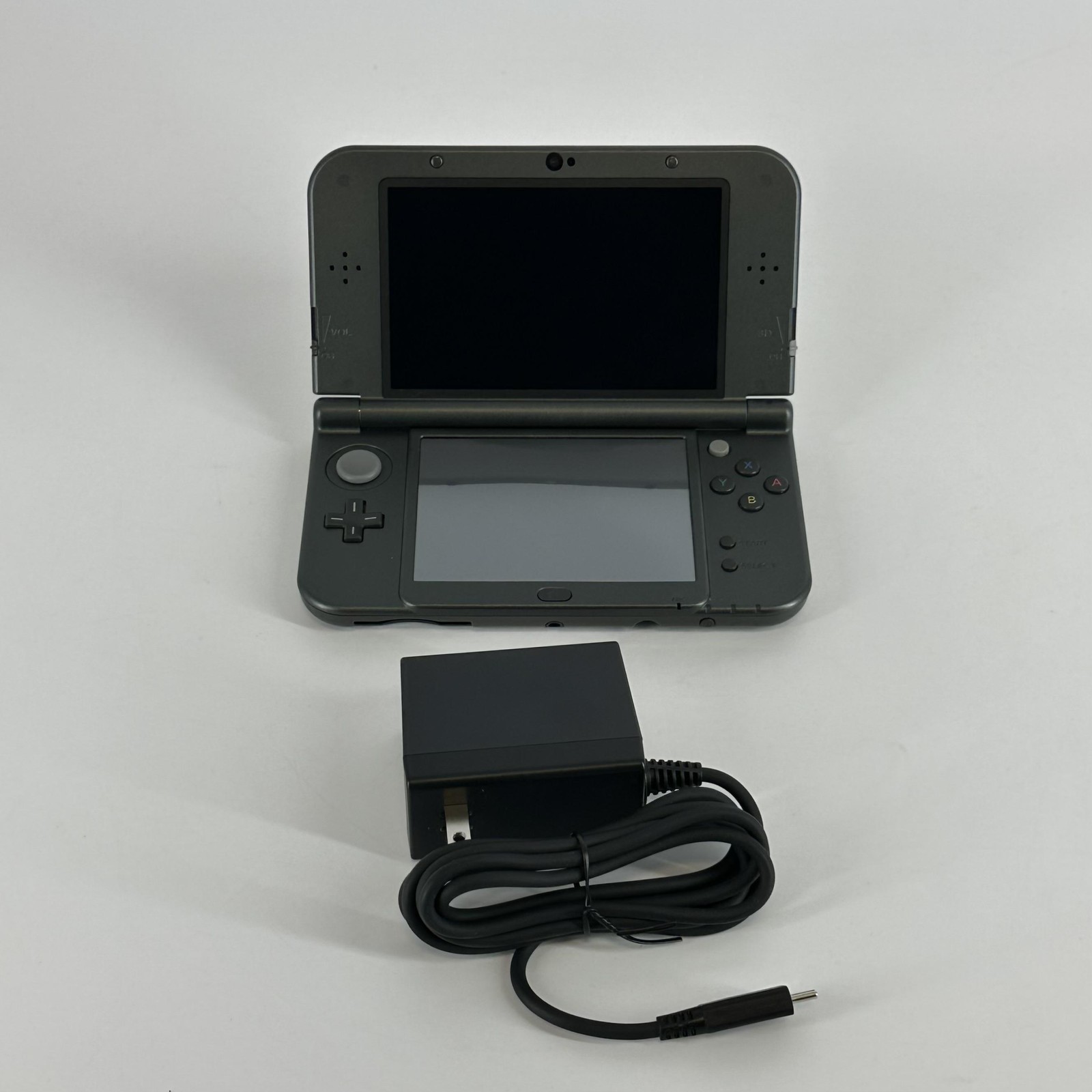 Nintendo New 3DS XL Handheld Console Gray – Very Good w/ Yellow Tint
