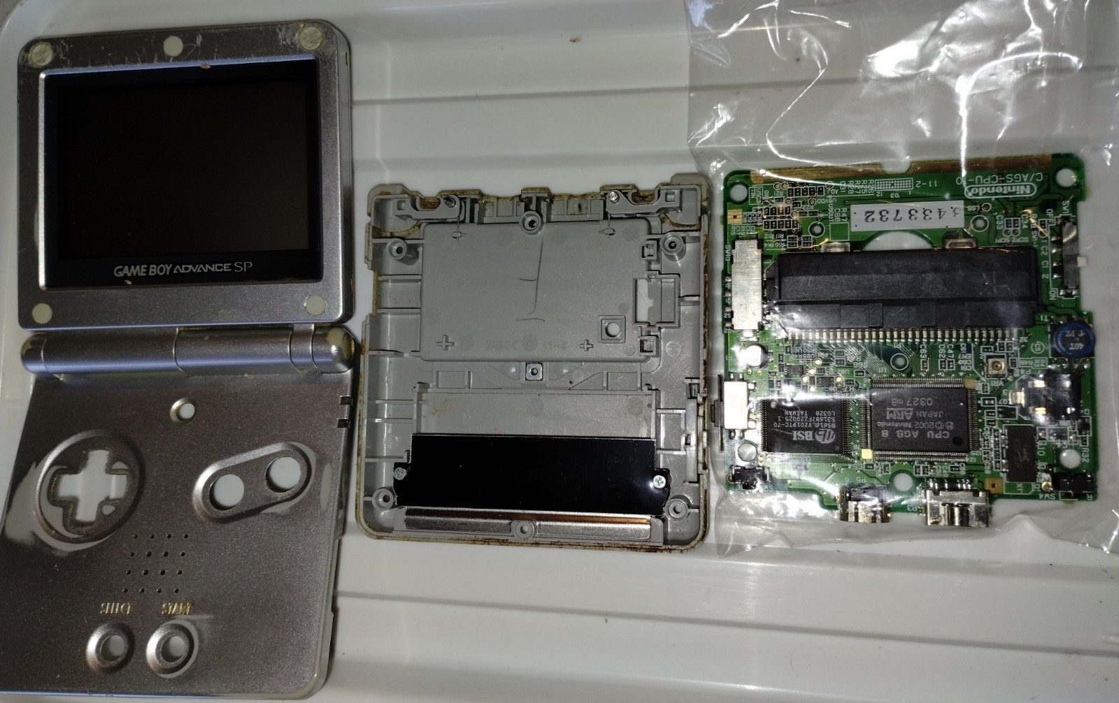 Nintendo Gameboy Advance SP AGS-001 Silver Handheld System FOR PARTS/REPAIR