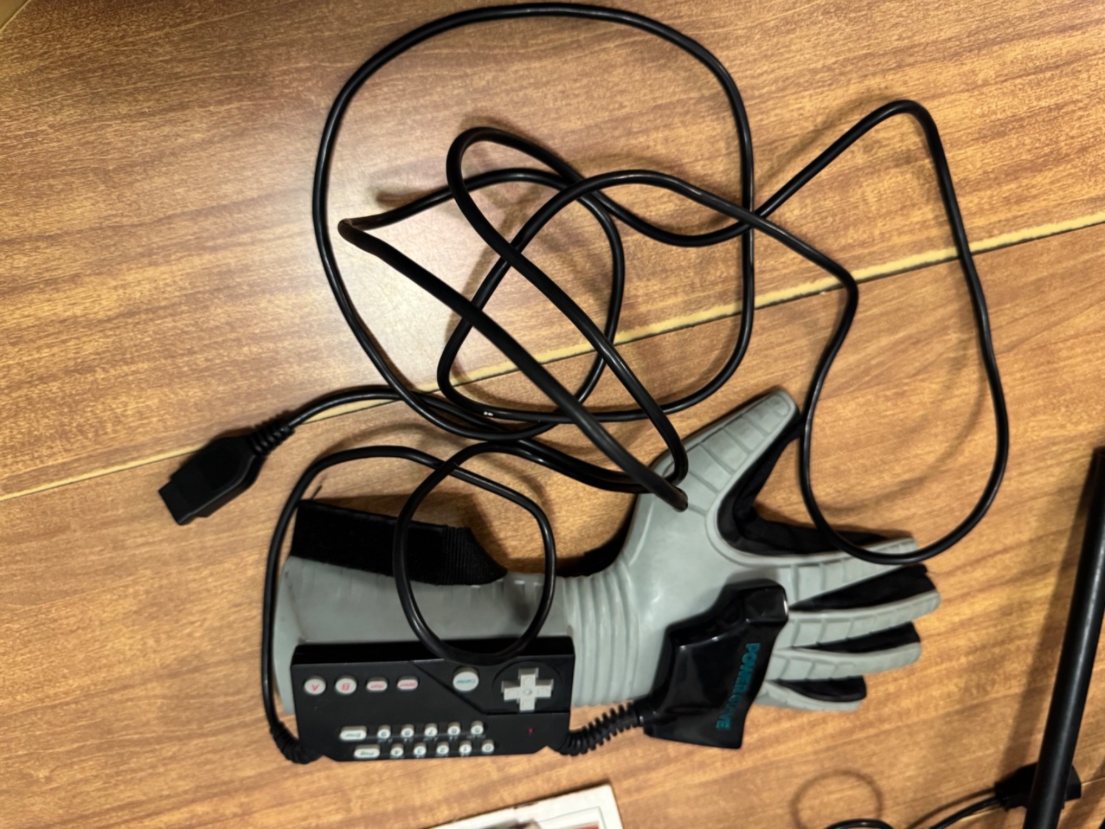 Nintendo NES Power Glove video game motion controller CIB complete w/ rough box