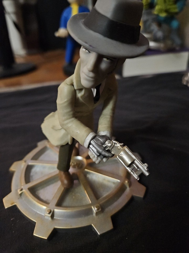Loot Crate Fallout Screen Shots Nick Valentine figurine, Bethesda from 2017