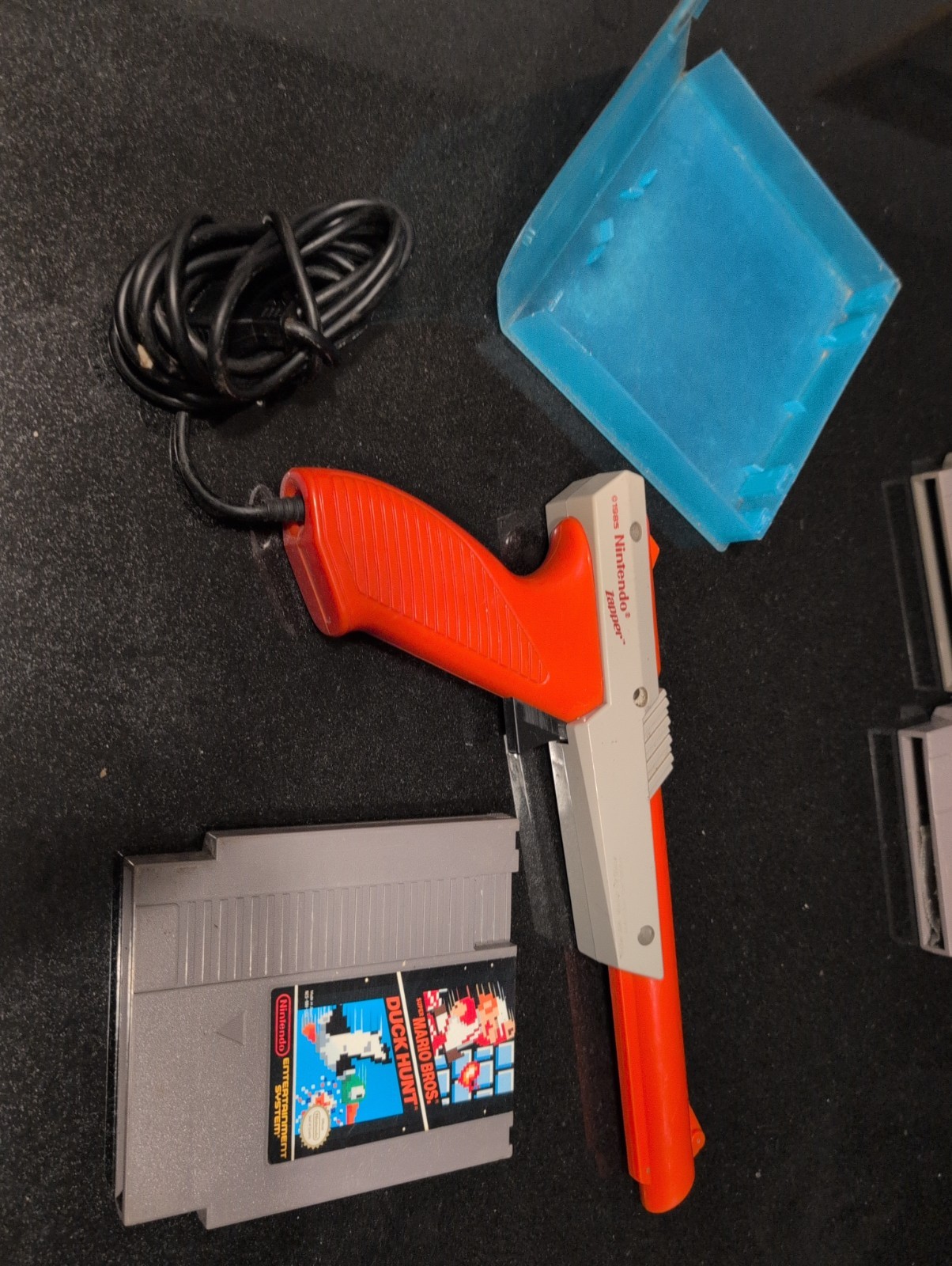 Super Mario Bros / Duck Hunt NES with Nintendo Zapper Light Gun OEM
