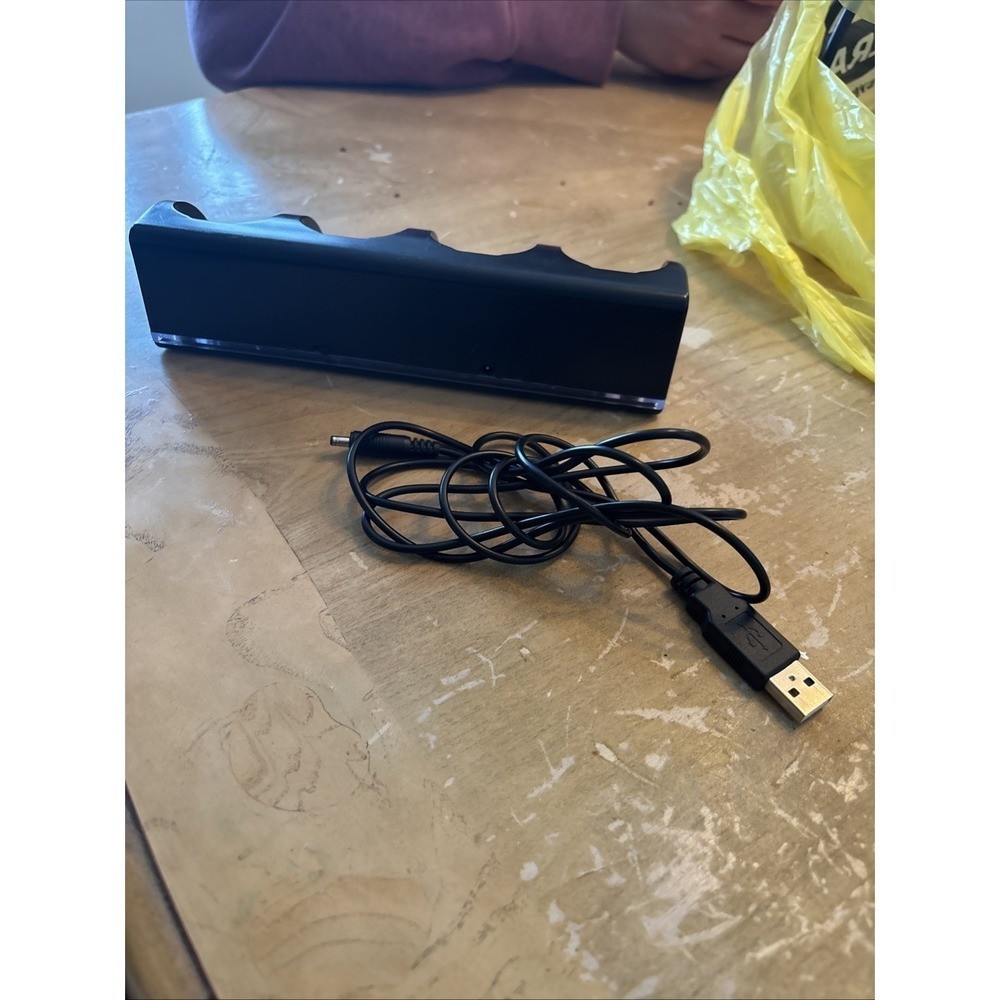Wii Remote Charger 4X Conductive Model GPCT926 with USB Cable – Black