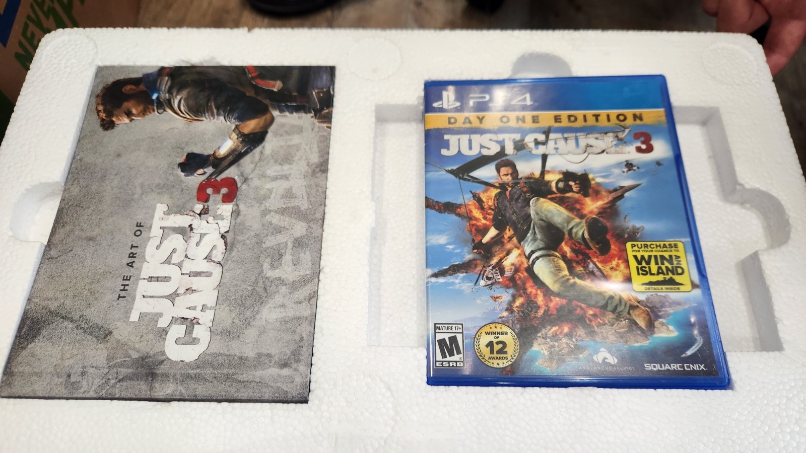 Just Cause 3 Collector’s Edition (PS4) in box. Game included