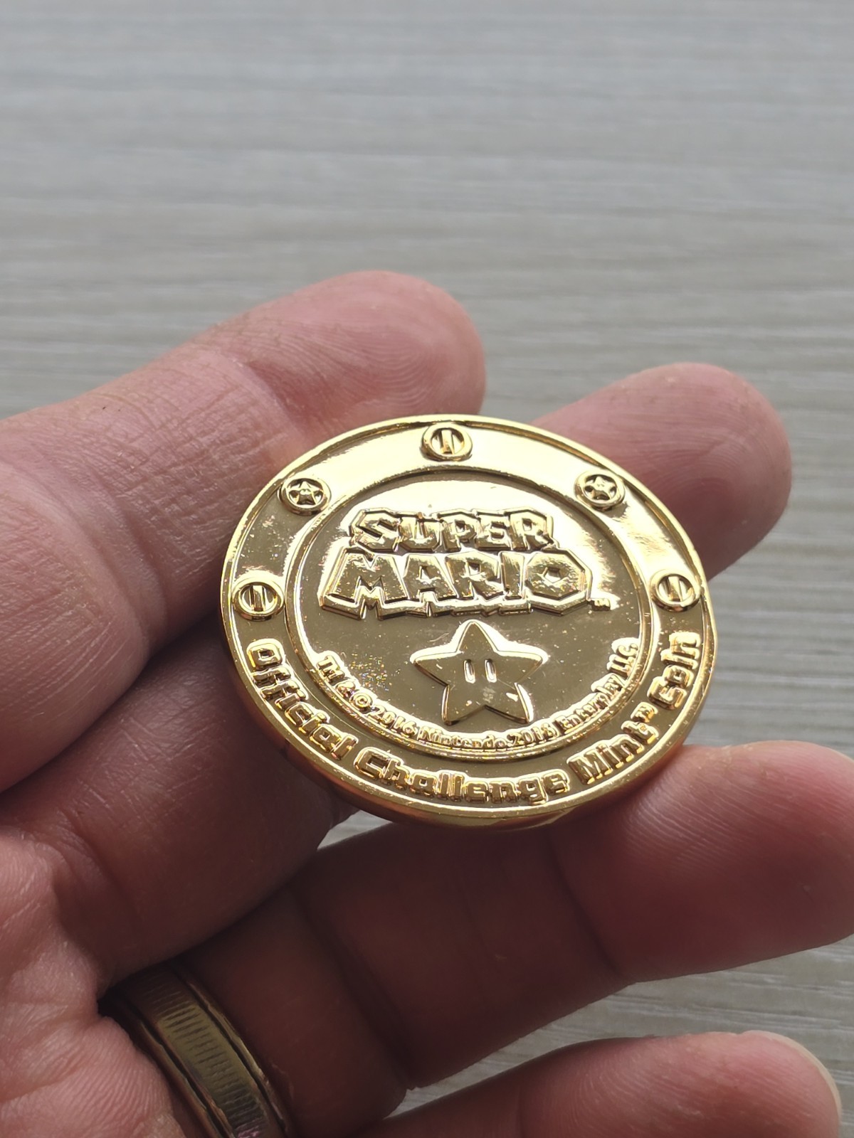 Nintendo Super Mario Challenge Coin Medal 24k Gold Plated 1:214 Enterplay NES GB