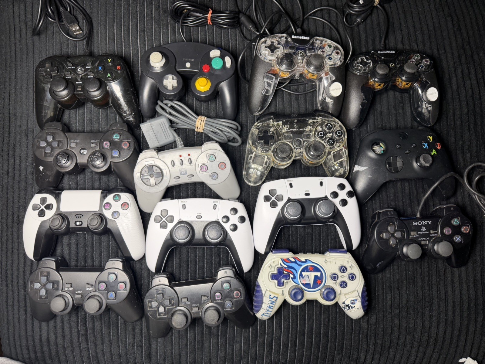 Assorted OEM & Third Party Gaming 15 Controller Lot PS1/2 PS3 PS4 Xbox Gamecube