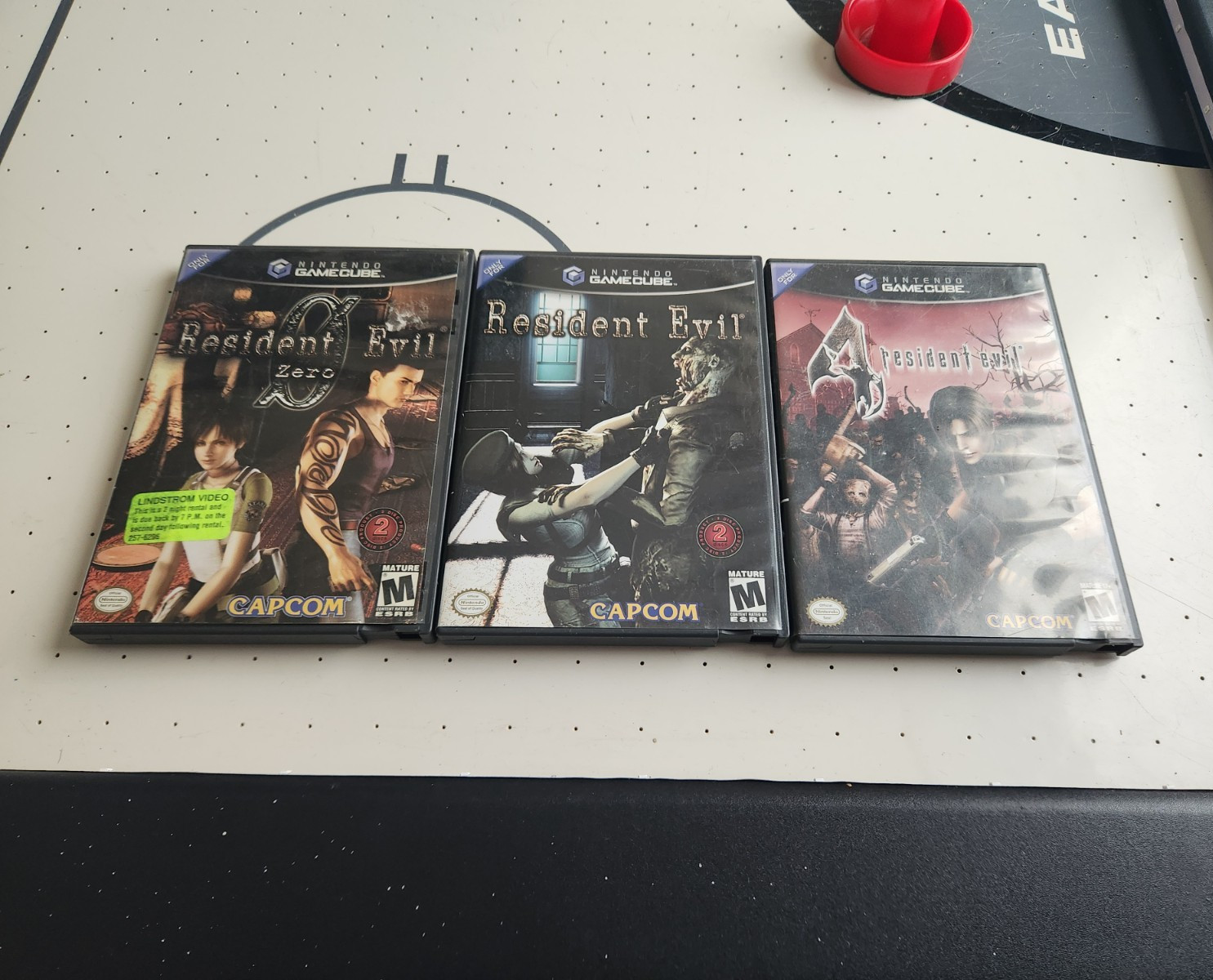 Capcom Resident Evil Zero & Resident Evil 4 Lot w/ Manuals Nintendo GameCube