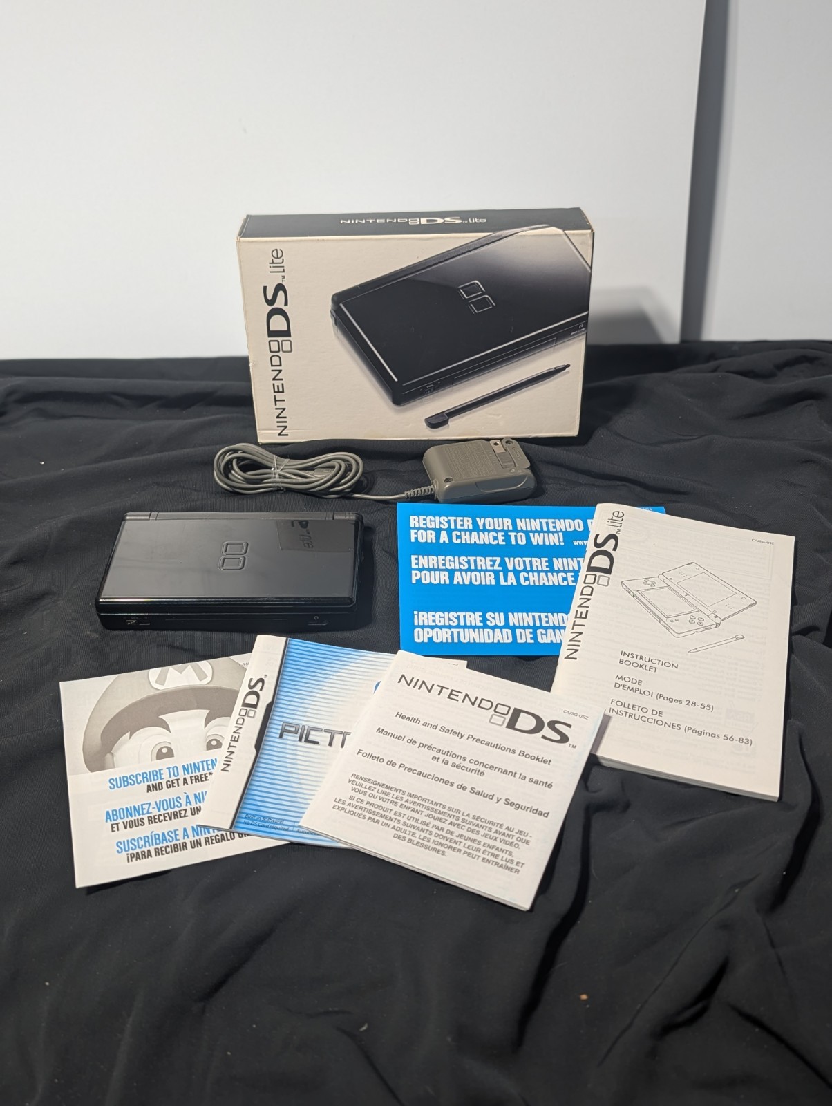 Nintendo DS Lite Onyx Black Handheld Console CIB Original Box Manuals