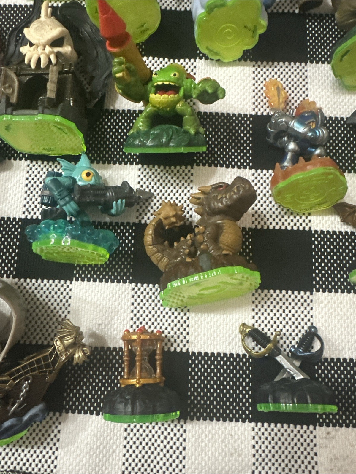 MASSIVE Skylander Lot with Cards Great Condition
