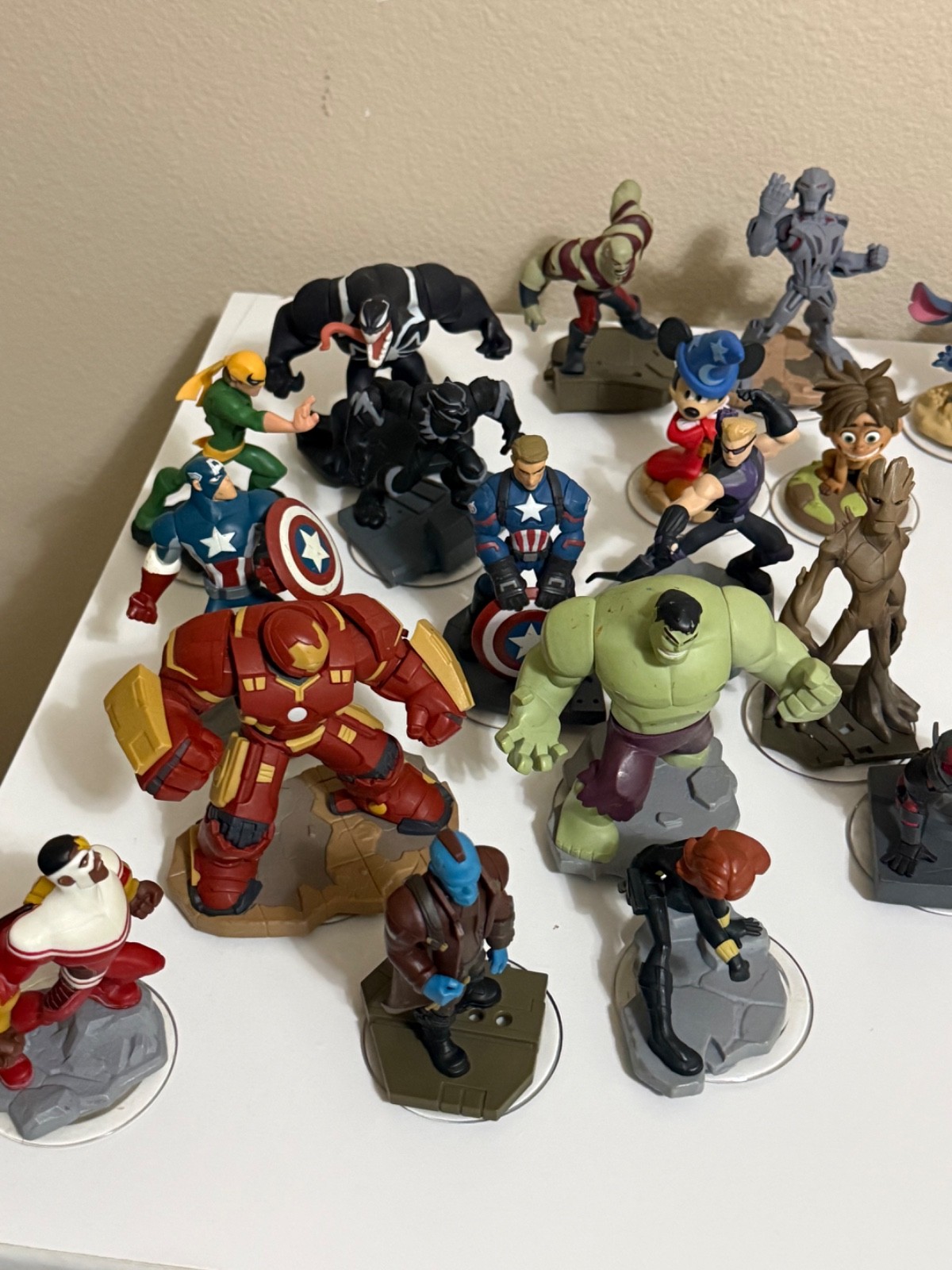 37 Disney Infinity Figures Power Disc Xbox One Portal Base Avengers Star Wars