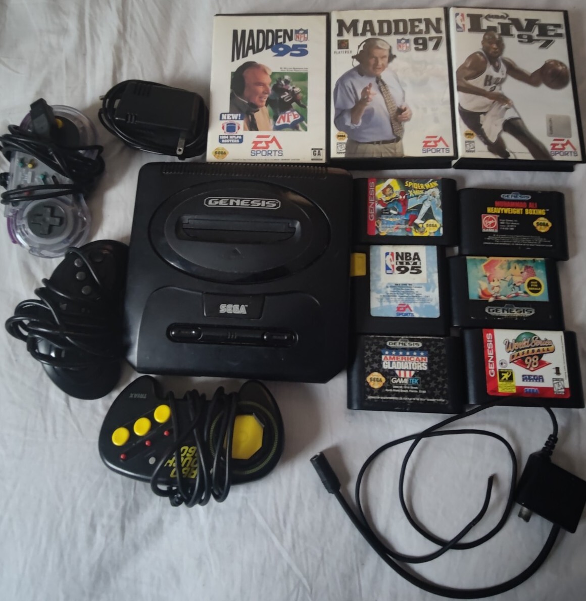 Sega MK-1631 Genesis 1 Console System with 9 Games 3 controlers Damage input out