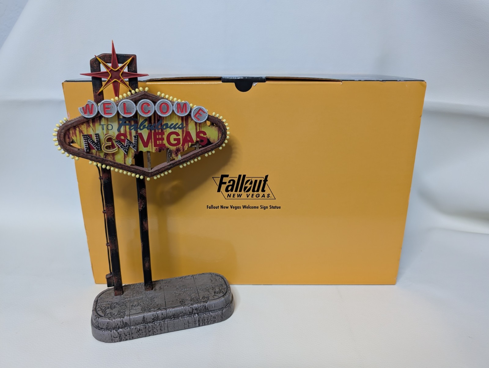 Fallout New Vegas Welcome Sign Light up Lamp 10″ Statue Figure + COA