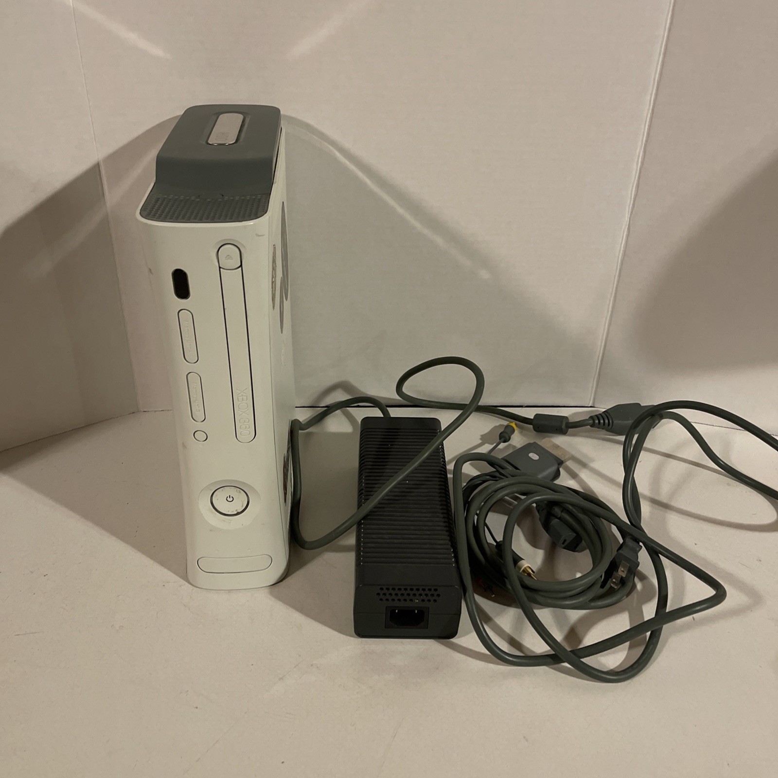 Official Microsoft Xbox 360 60GB Console only for parts or repair NOT working
