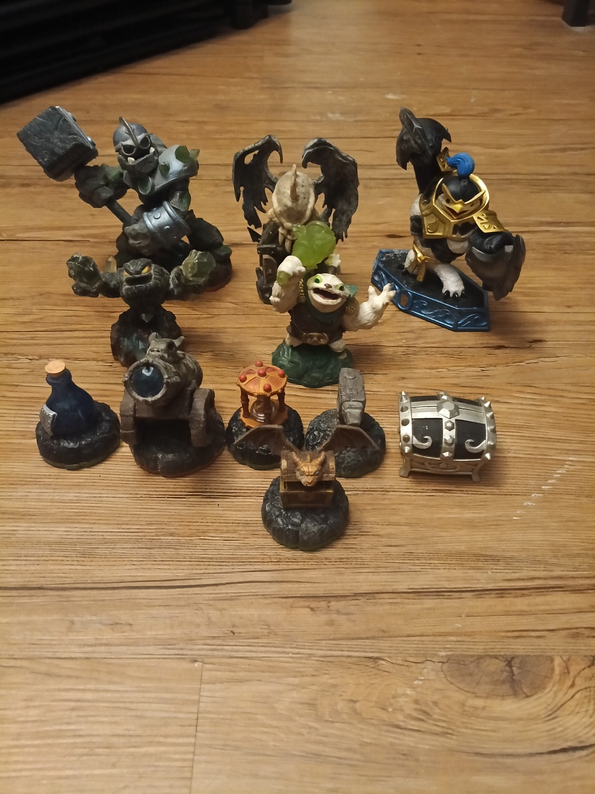 Activision Skylanders Mixed Series – Lot of 11 Figures crypt chest king sensei