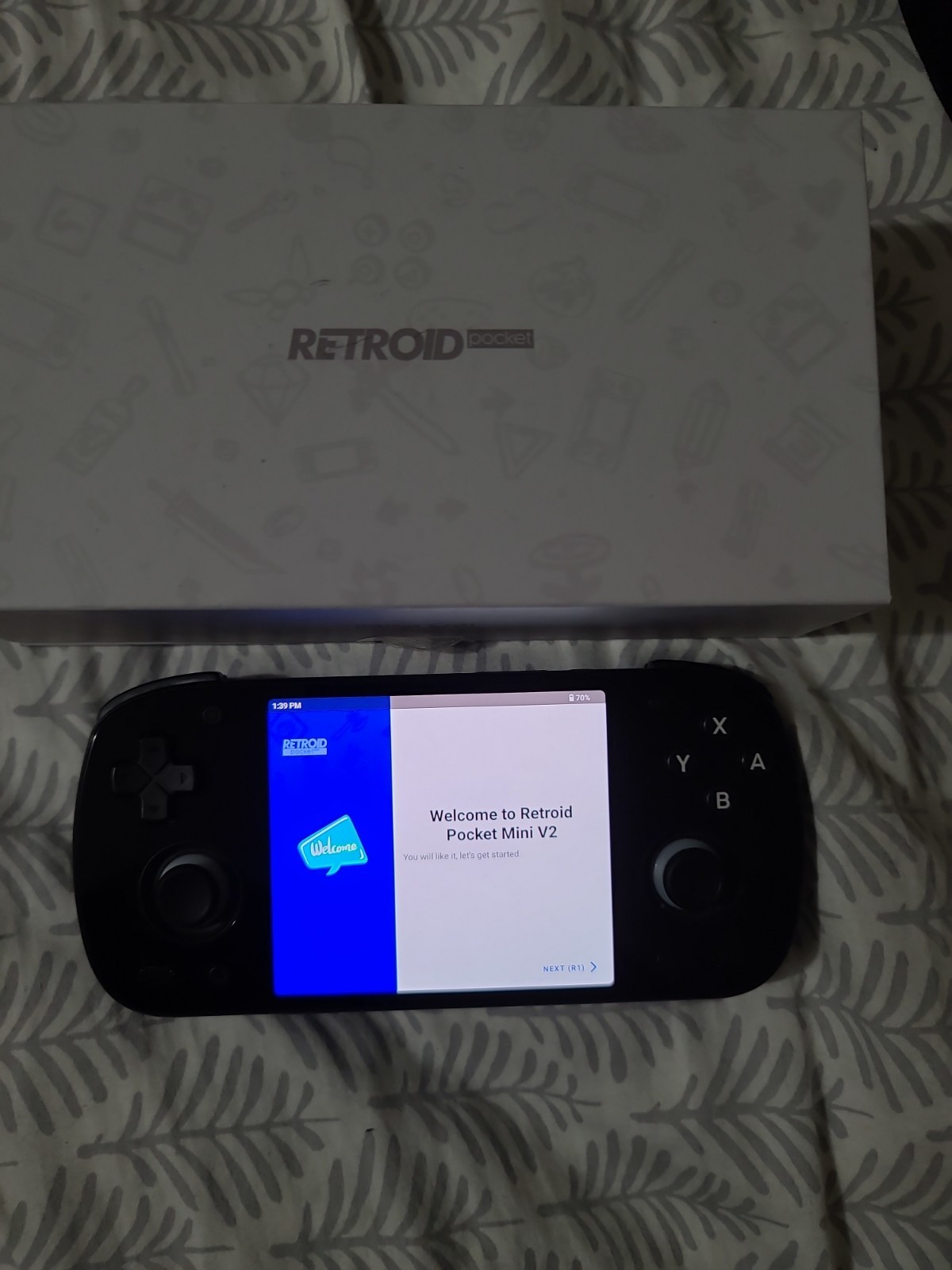 Retroid Pocket Mini V2 Handheld Retro Game Device Plus 256 microsd Excellent