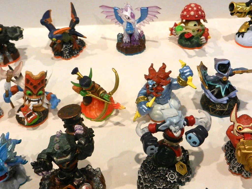 Lot of 50 Skylanders Figures – Mix of Spyro / Giants / Swap Force