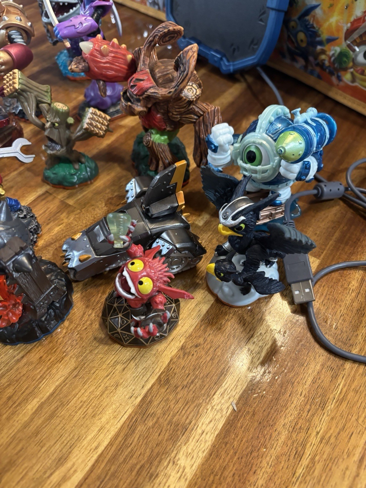 Huge Skylanders Lot – Figures, Traps, Portal, Case & Expansion