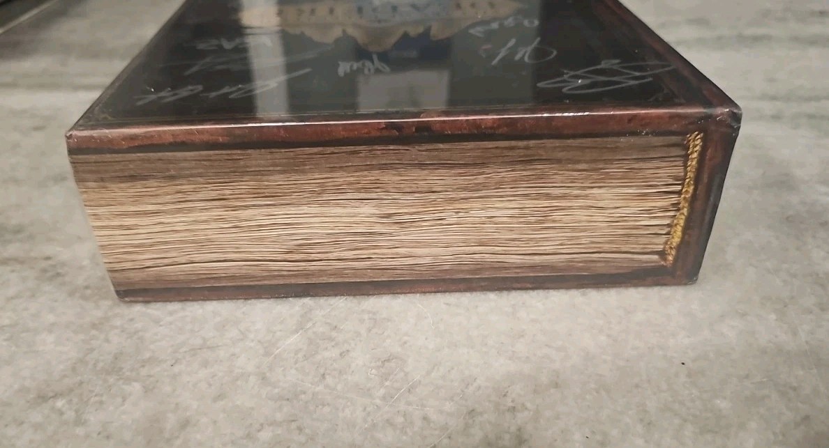 Pillars of Eternity II Deadfire Collector’s Edition Signed By Dev Team SEALED