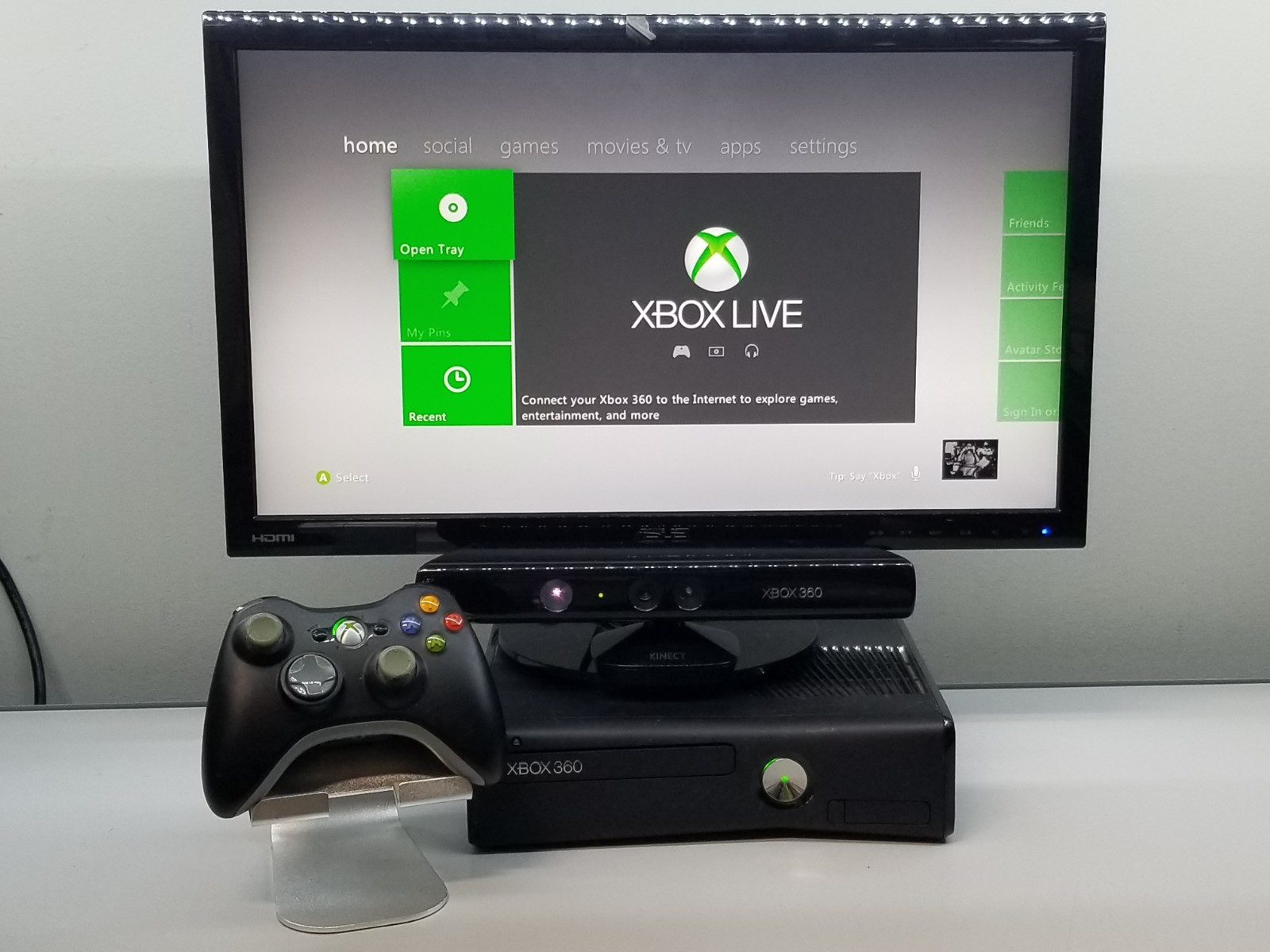 Microsoft Xbox 360 S Black Gaming Console 1439 w 250GB HDD/Controller/Kinect/AC