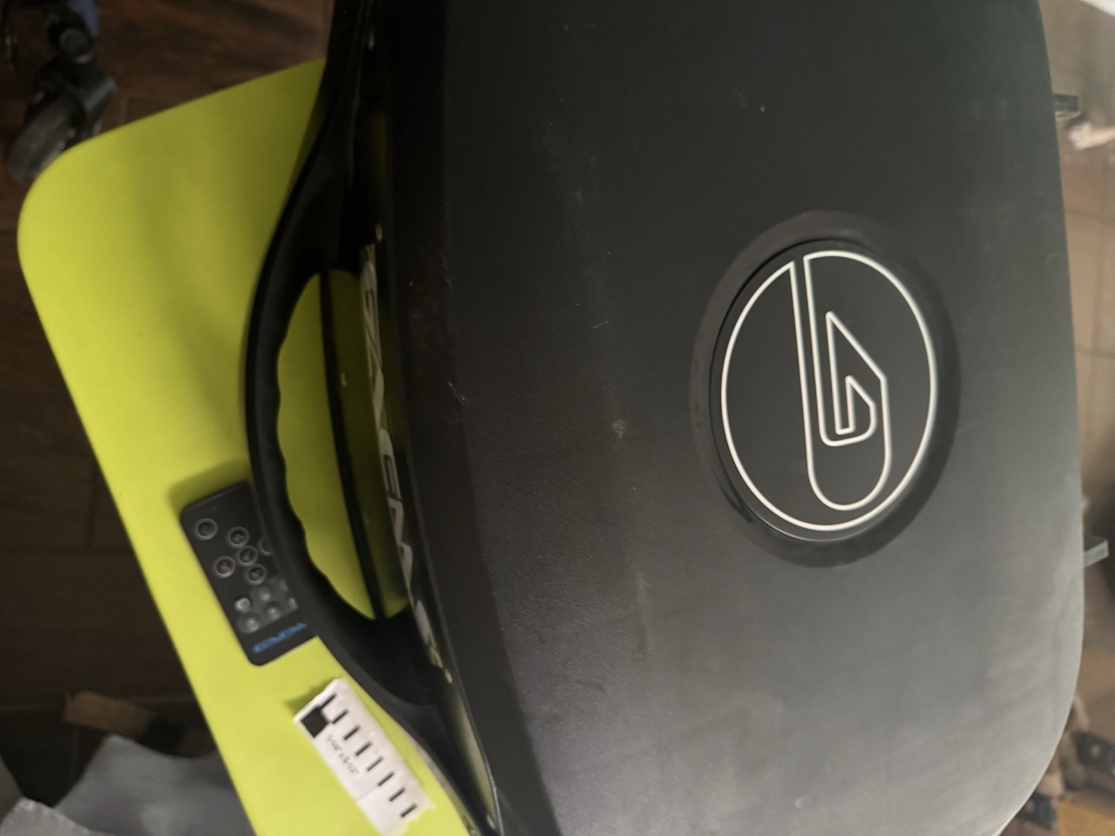 gaems vanguard g190 portable gaming monitor