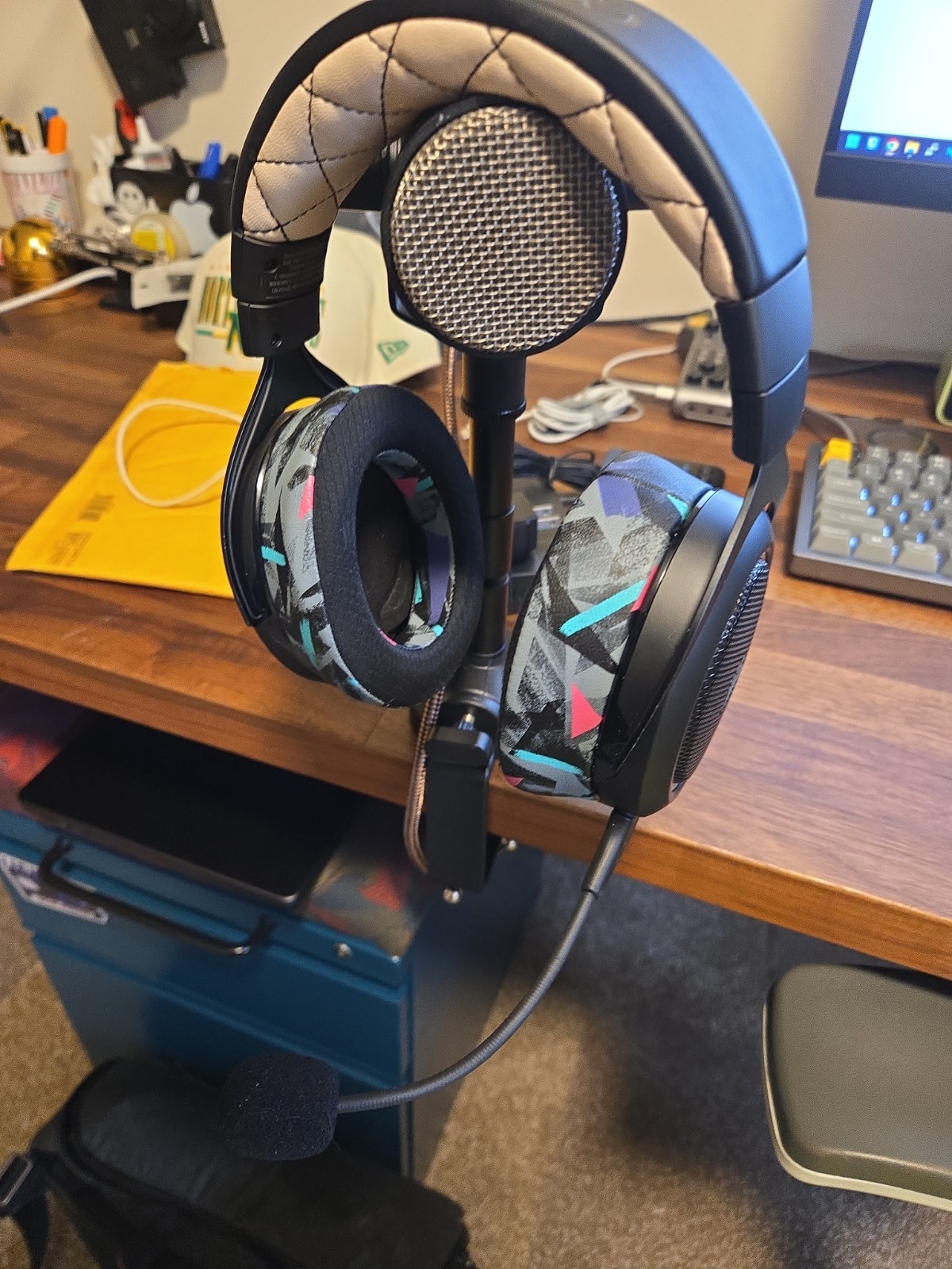 Corsair HS70 Pro Wireless Gaming Headset (With USB Dongle)
