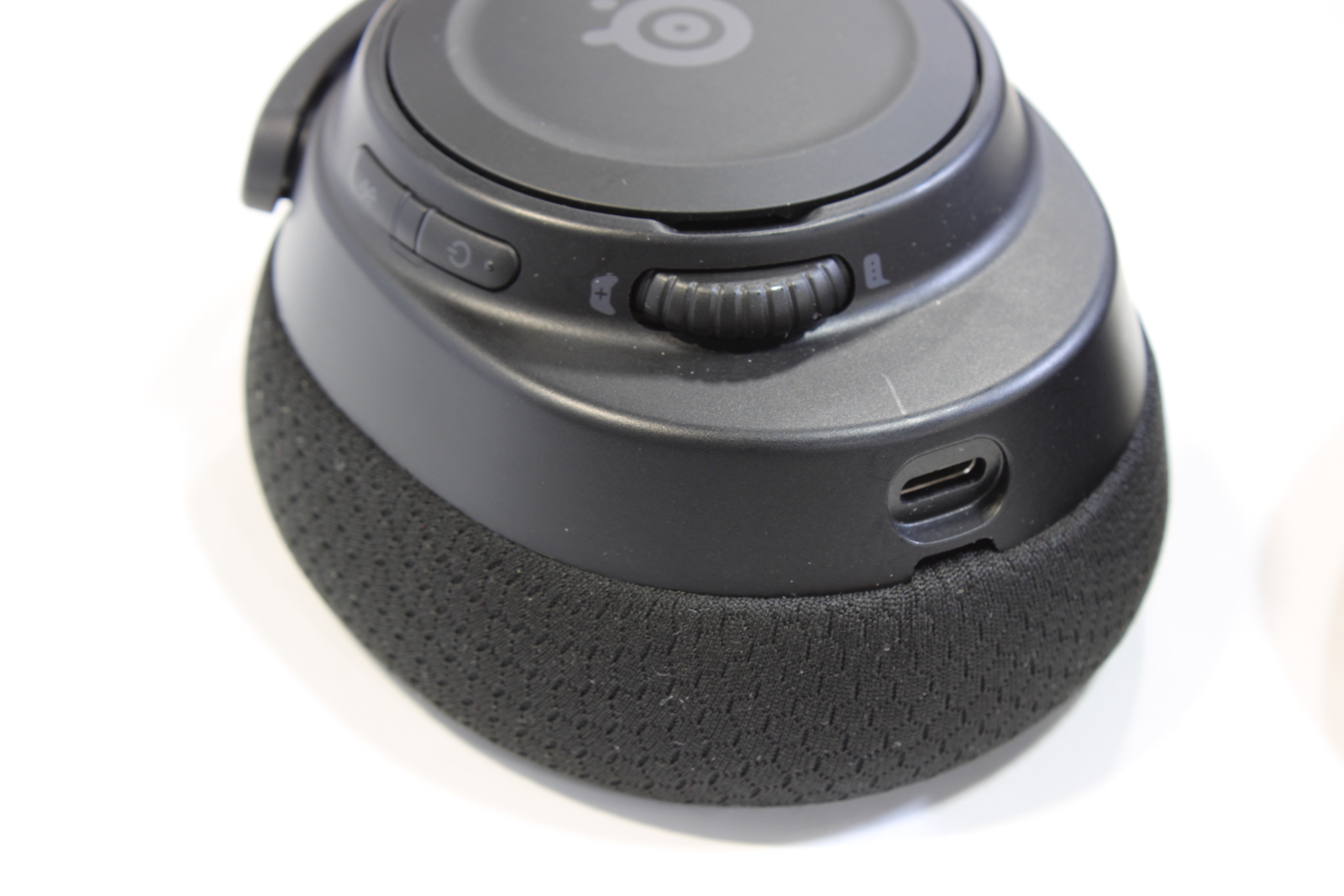 SteelSeries Arctis Nova 7 Headset with Retractable Microphone With Dongle