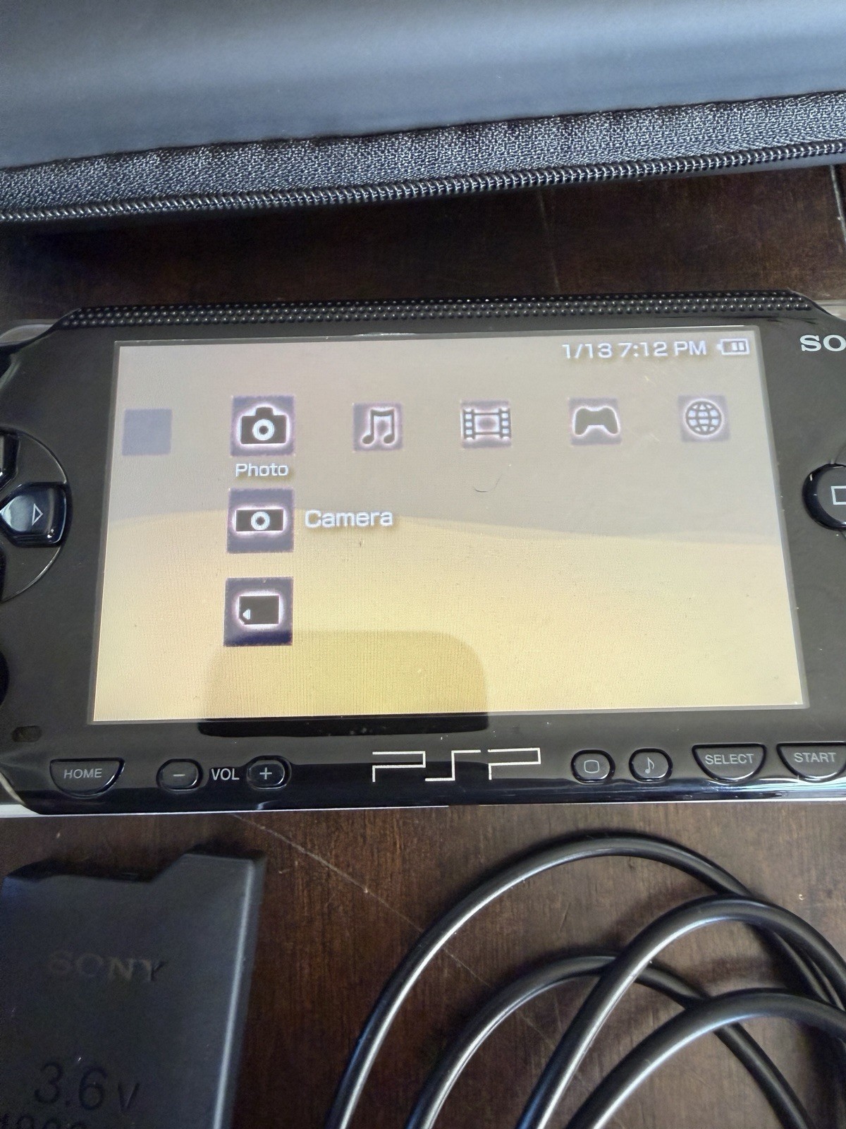PSP- 1001b2 No Mod Original Everything Works Original Battery And Memory Card1gb