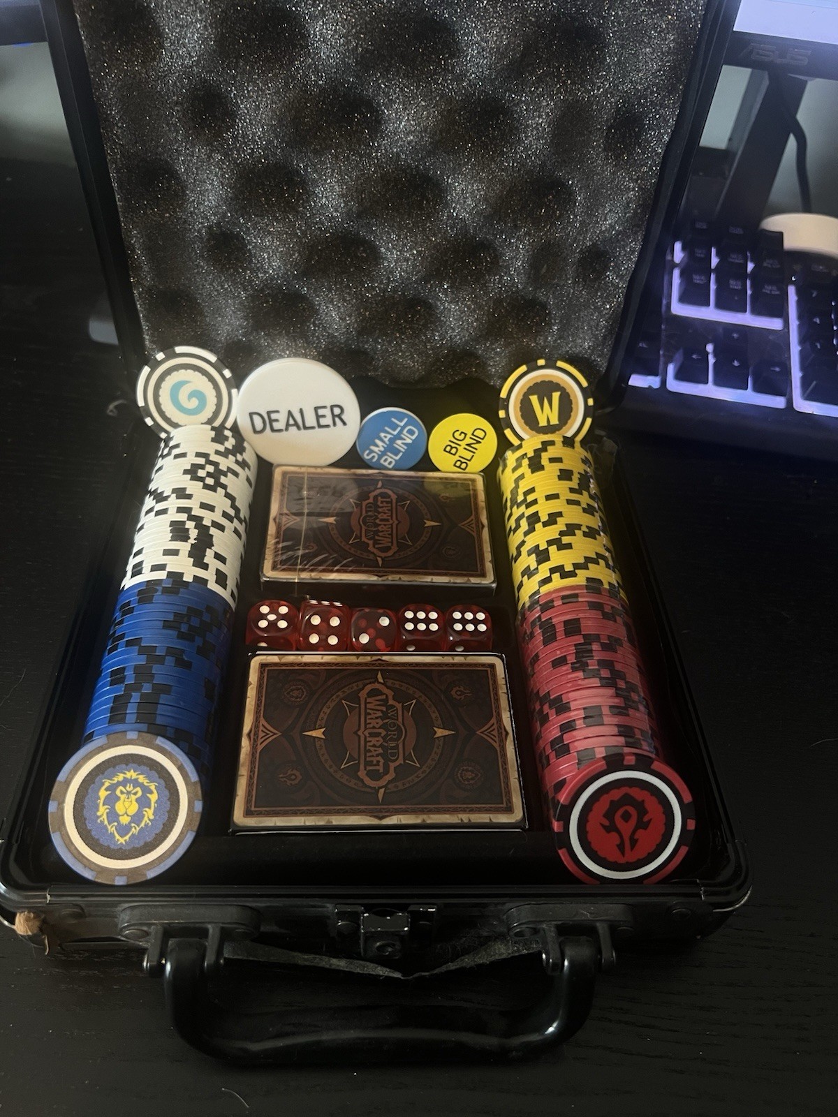 World of Warcraft Poker Set RARE Blizzcon 2011 Some Damage To Case