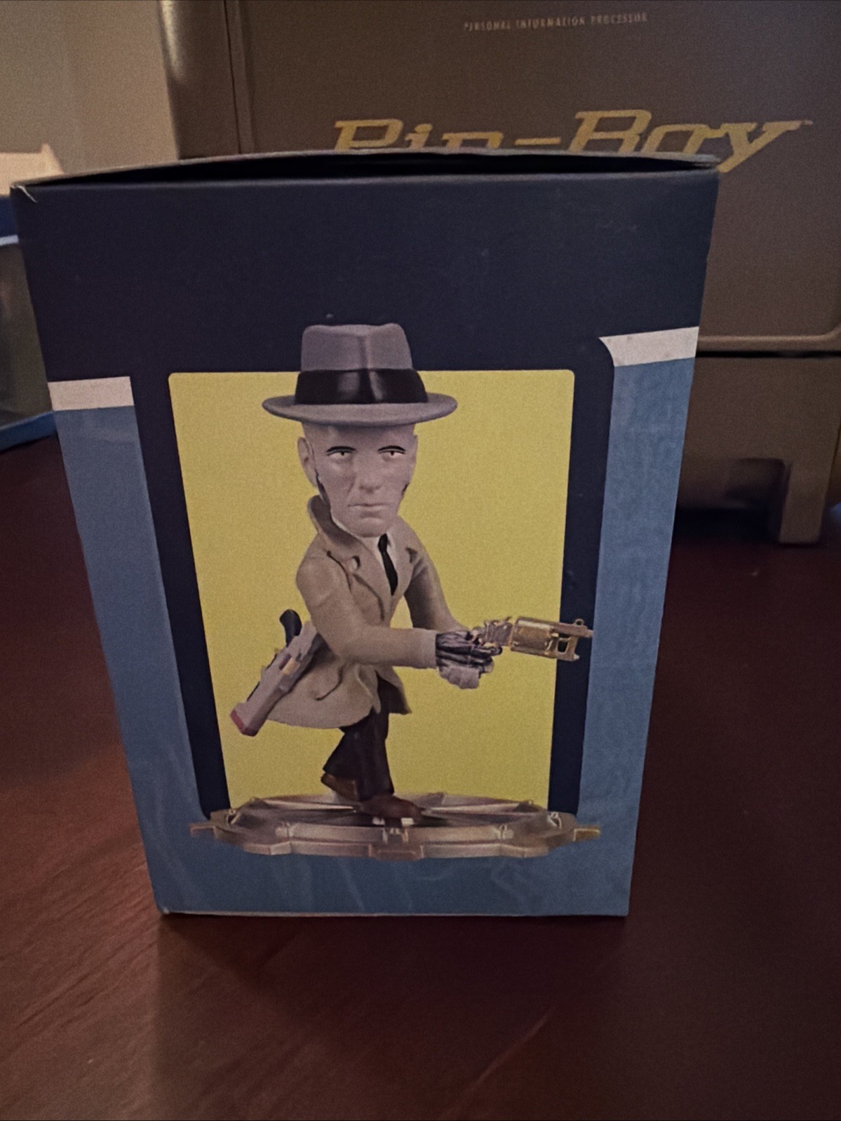 Fallout Crate Loot Crate Screenshots Nick Valentine Figure-New