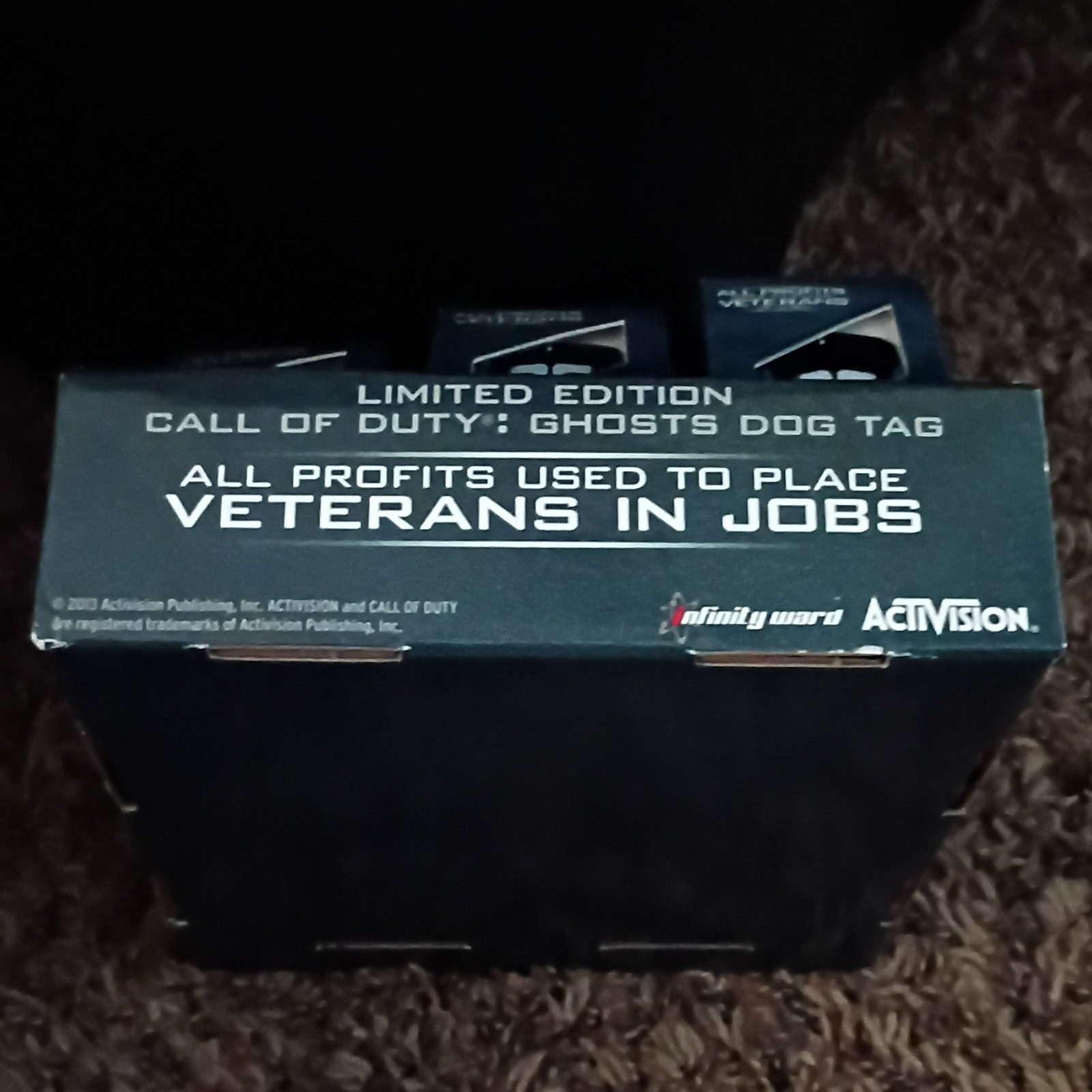 Call of Duty Display Box w/ 11 Dog Tag Endowment Ghosts Limited Edition Dog Tag