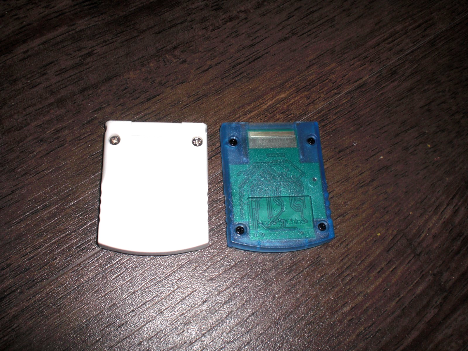 2x Nintendo Gamecube Tomee Memory Card 64MB 1019 Blocks + VOYEE 512M 8192 Blocks
