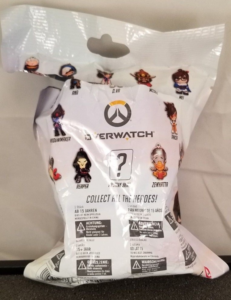 Widowmaker – Overwatch – Backpack Hanger – Keychain – Clip – Opened to reveal