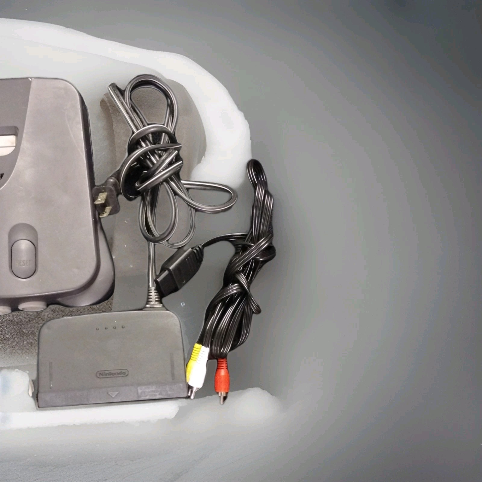 Nintendo 64 Console Bundle w/ Controller, AV/Power Cables, Games