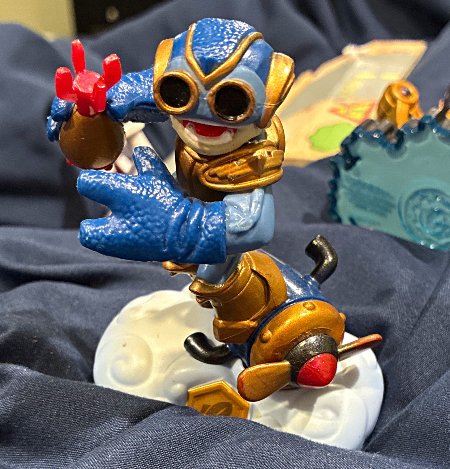 Activision Skylanders Lightcore Bash Light-Up Figure – Giants