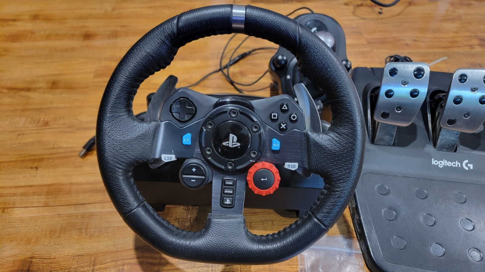 Logitech G29 Driving Force Racing Wheel With Shifter – WHEEL NEEDS NEW MAINBOARD