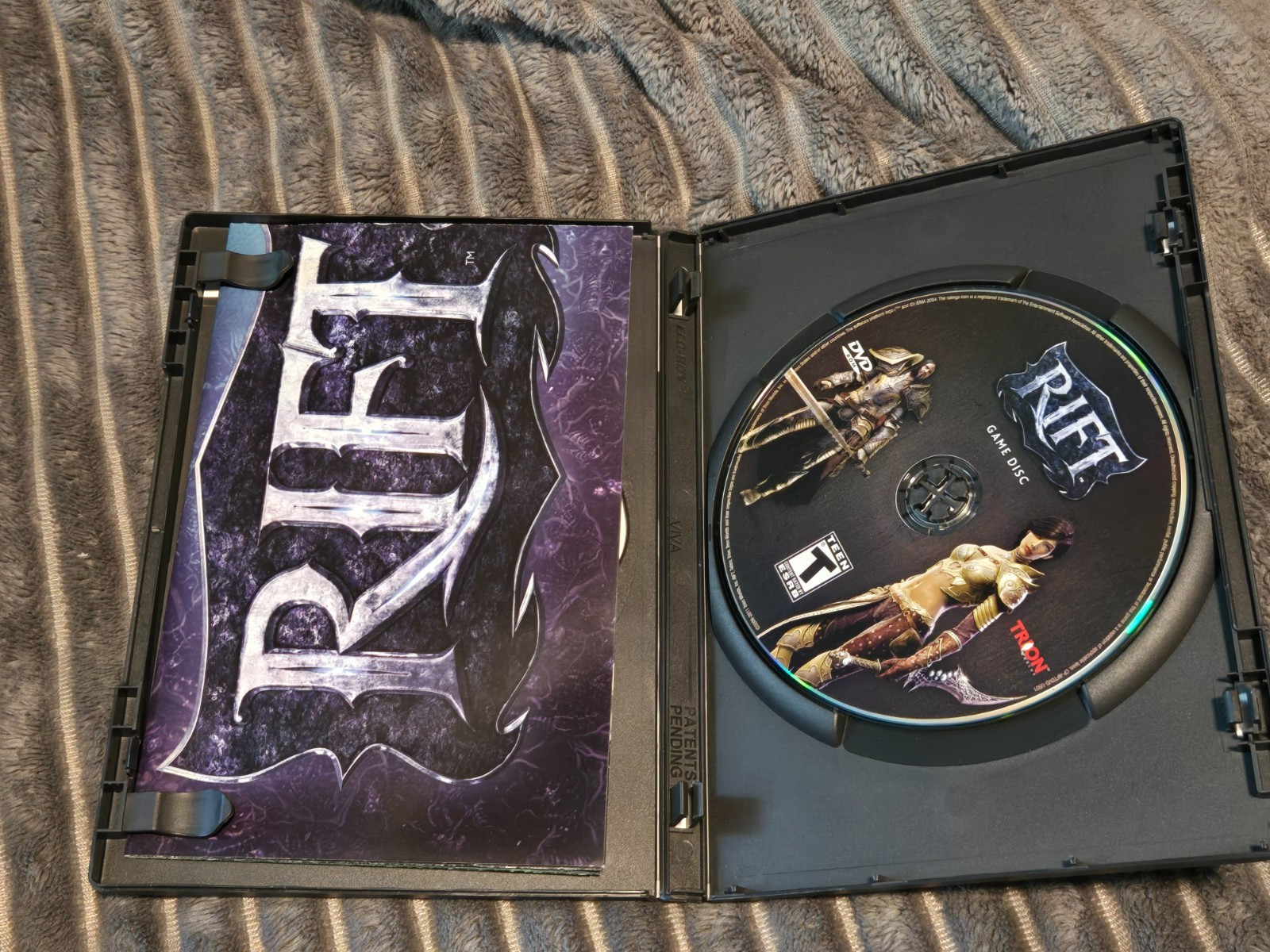 RIFT PC Game DVD-ROM Trion Worlds Fantasy MMO RPG Teen Rating 2011 w Poster