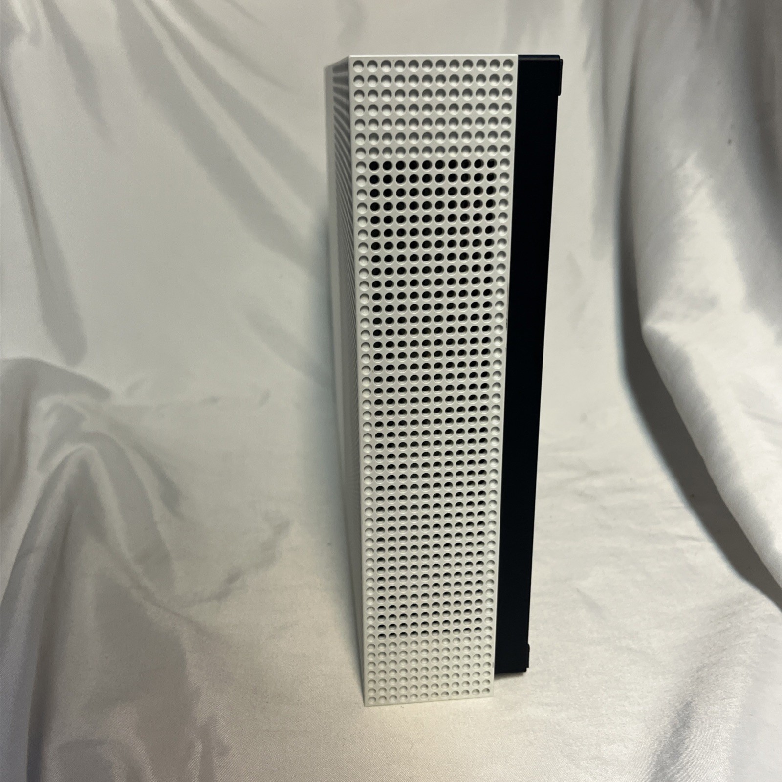 MICROSOFT XBOX ONE S – CONSOLE – 500GB – 1681 Cleaned & VG Cond w Games