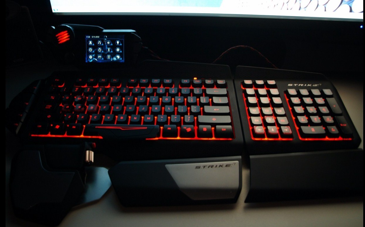 Mad Catz STRIKE 7 Modular PC Gaming Keyboard VENOM Touchscreen Open Box