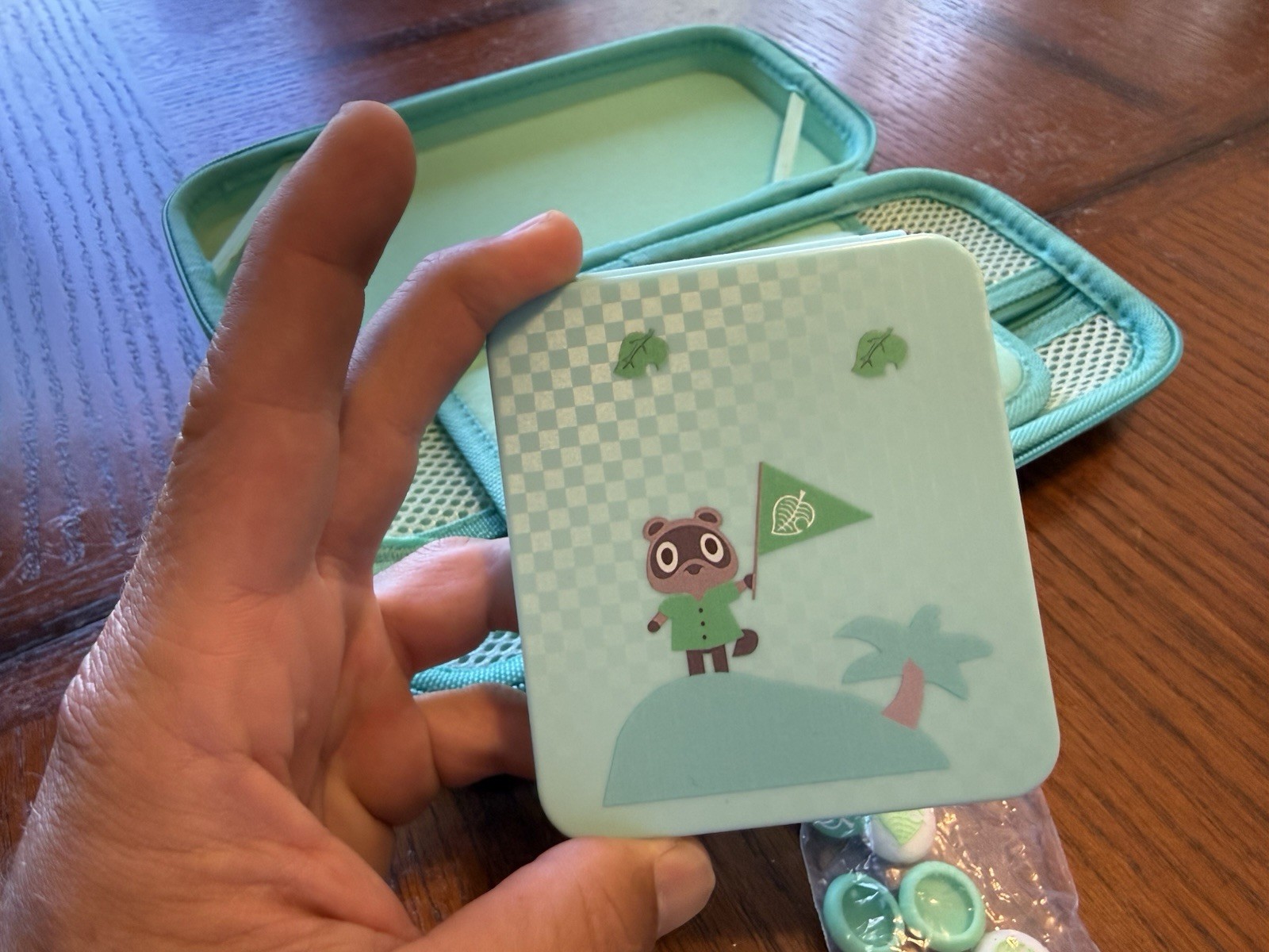 Animal Crossing Green Leaf Padded Case for Nintendo Switch, game case, buttons