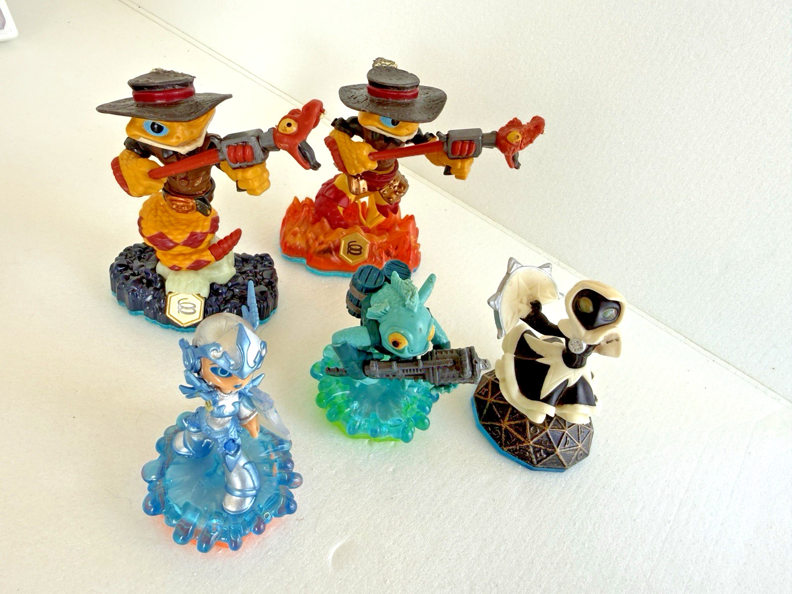 Activision Skylanders Lot of 25 Figures + 2 Portals Wii/PS3/PS4 Universal *READ