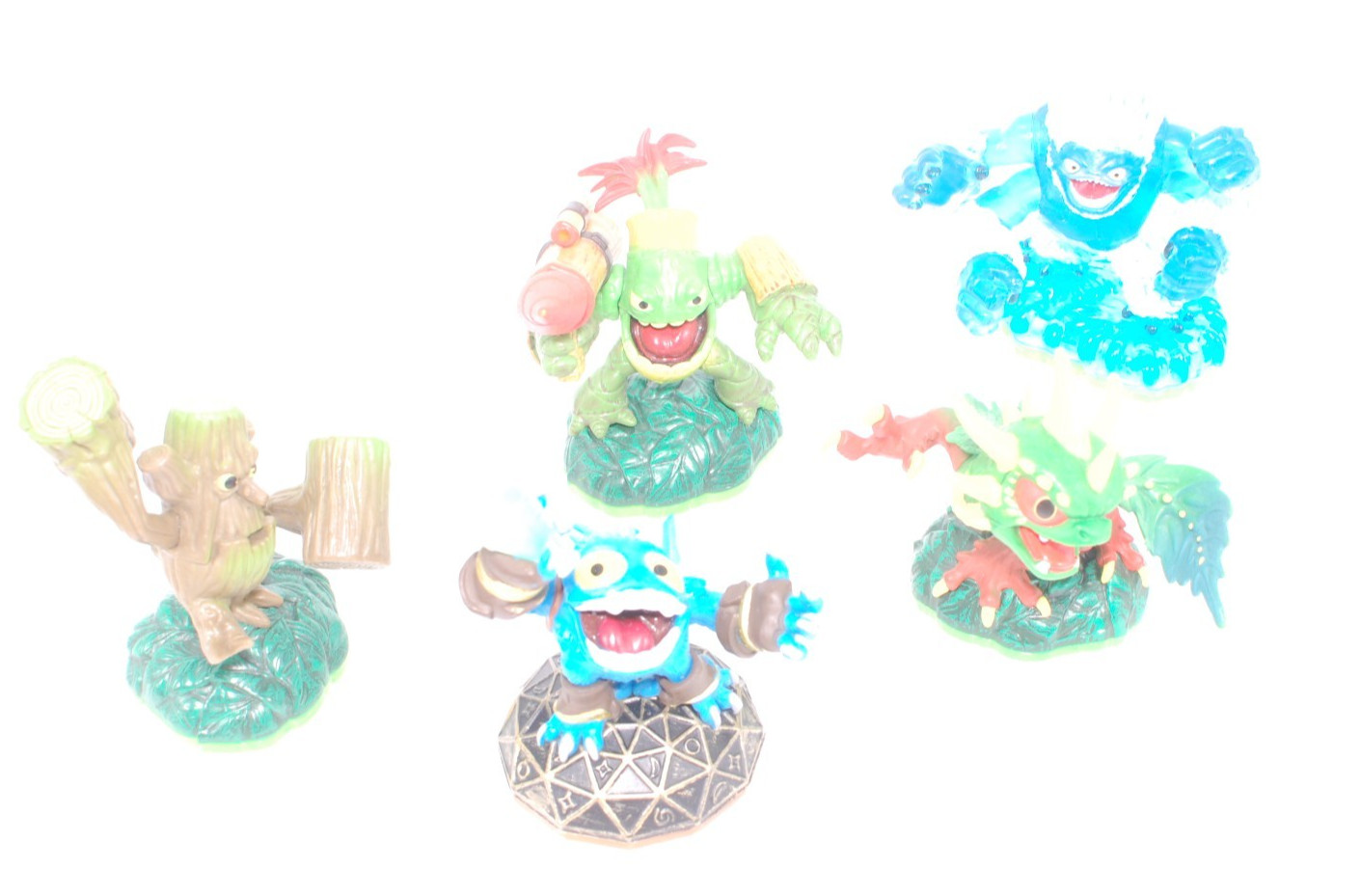 Lot of 24 Skylanders Figures – Characters, Levels, Accessories Spyros Adventure