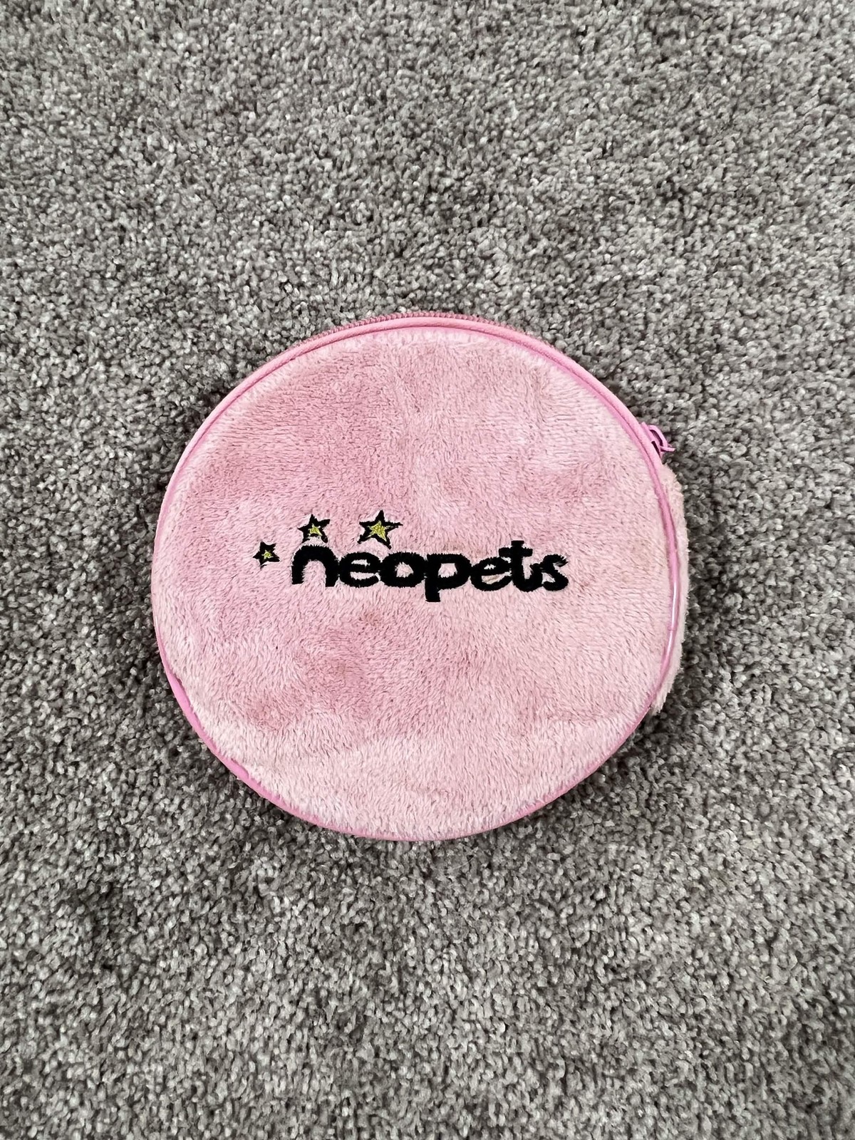 VINTAGE Neopets White Uni Pink Padded Round CD DVD Case 2005 Collectible