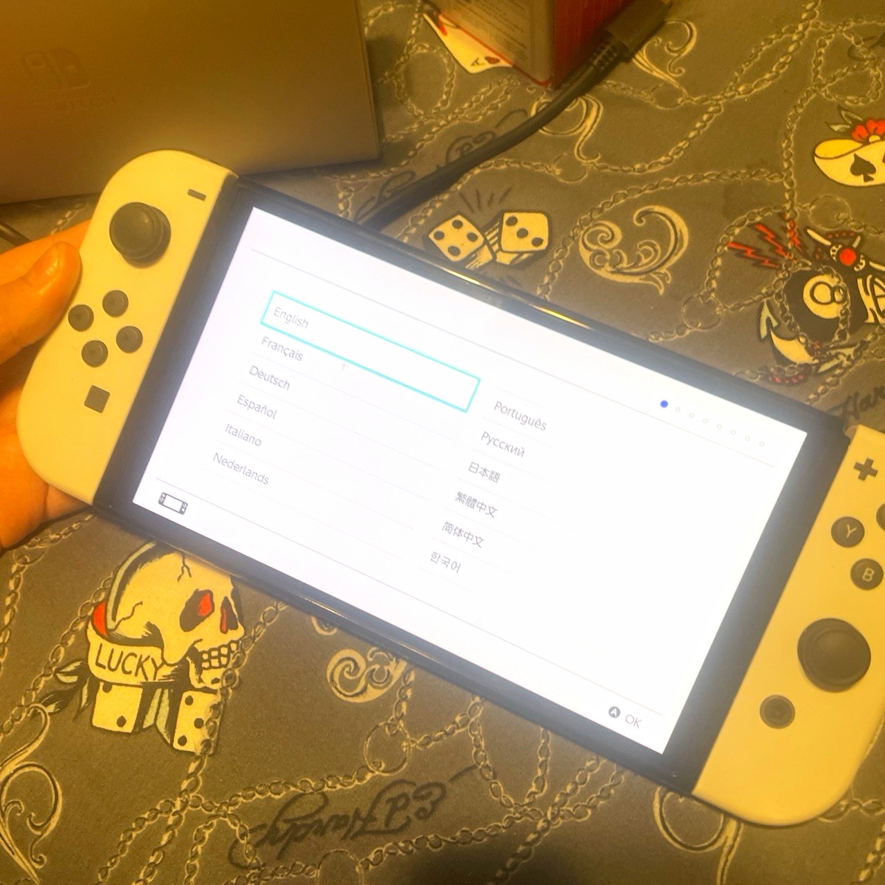Nintendo Switch OLED Console 64GB 1080p White Joy-Cons HEG-001