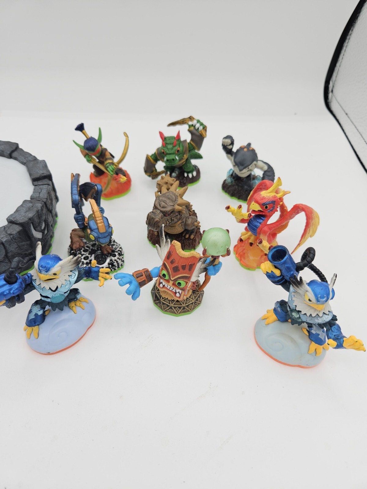 Skylanders Lot Of 9 Figures And 1 Portal