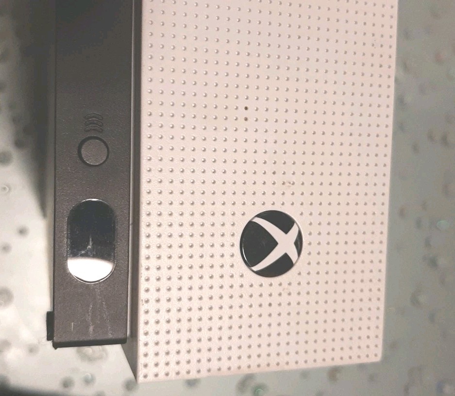 Microsoft Xbox One S 512GB Video Game Console Model 1681 White