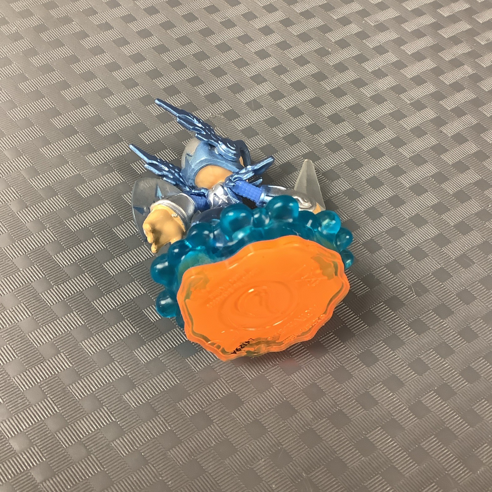 SKYLANDERS GIANTS LIGHTCORE CHILL FIGURE – WATER ELEMENT – Authentic!