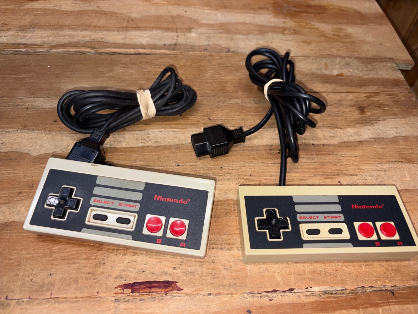 Original Nintendo NES Console w/ 2 Controllers, Zapper & 4 Games! NEW PINS!